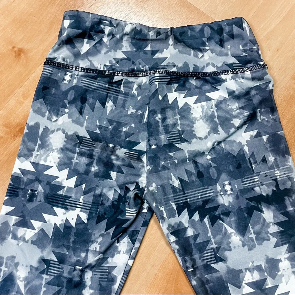 Justice Gray Patterned “Strong” Capris Active Legging Girls Size 12